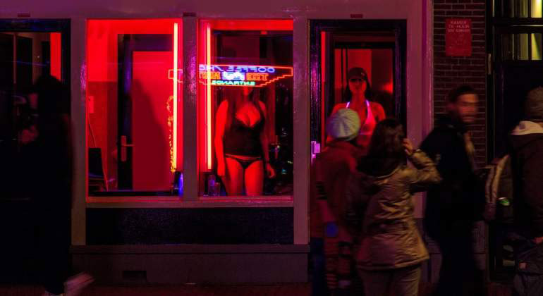 es legal la prostitución en España